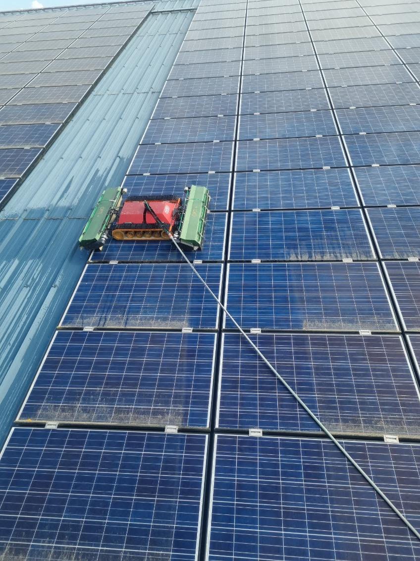 Nettoyage rapide de panneaux solaires à Lartigue par SAS Dallies